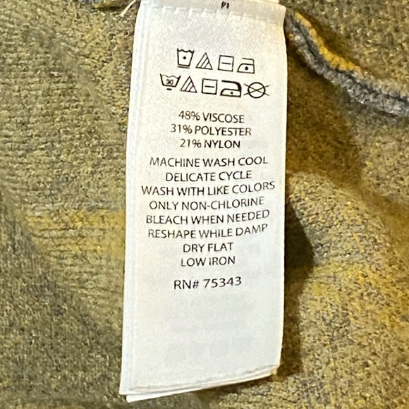 🎊🎊4 FOR $10🎊🎊 TAHARI Sweater Top - Picture 6 of 6